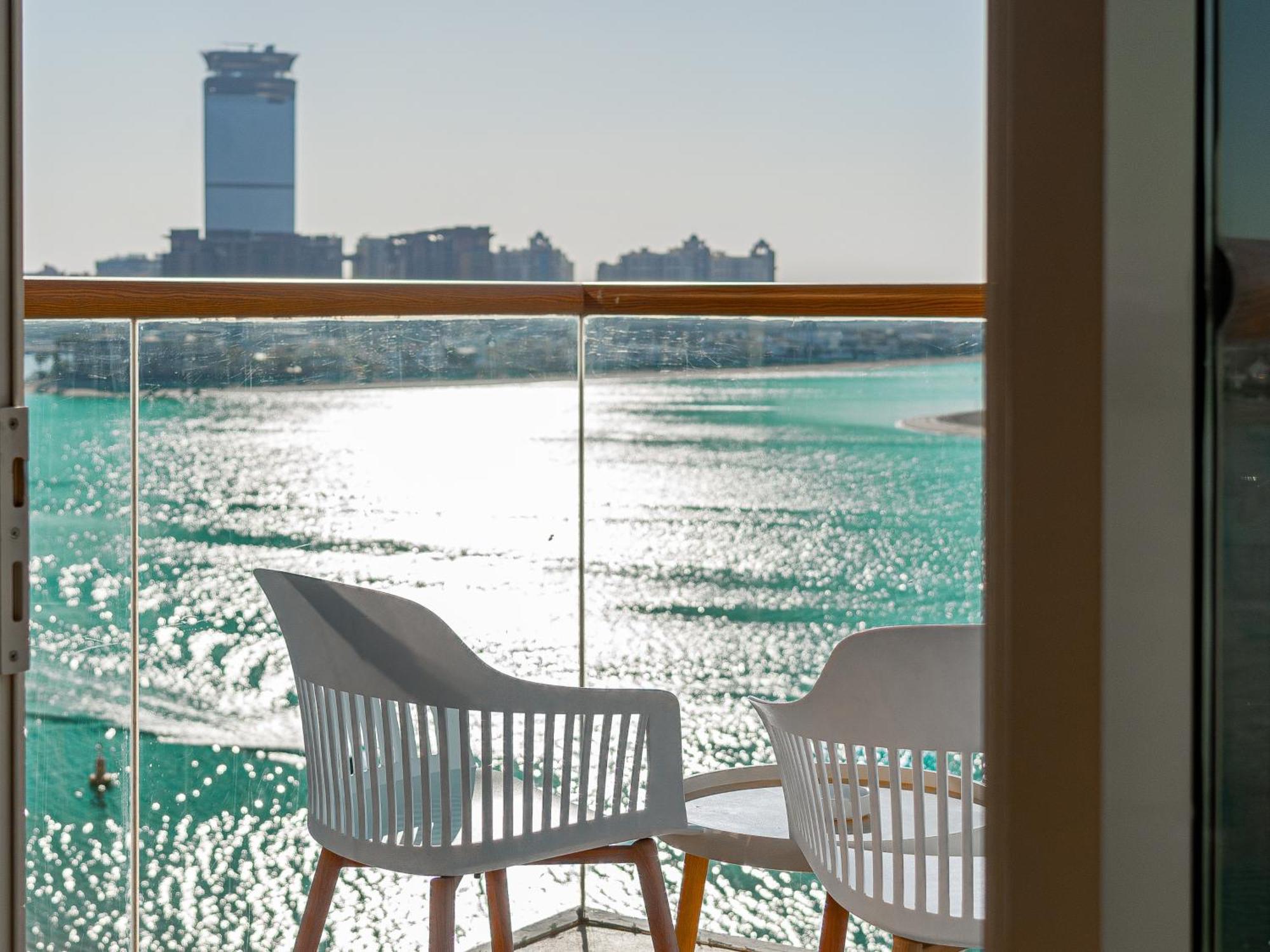 Resort Royal And The Palm