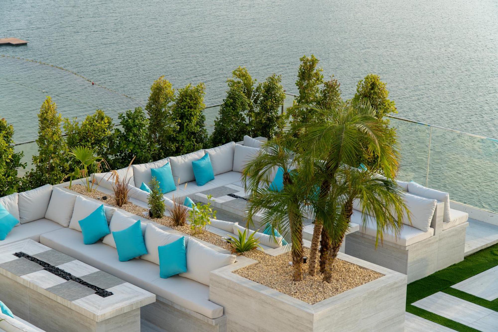 Resort Royal And The Palm